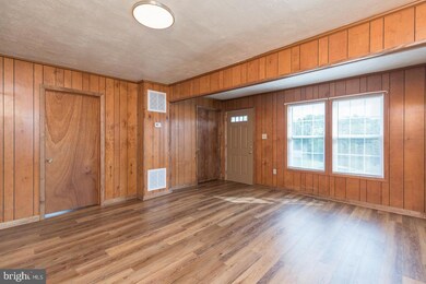 755 Ash St, Strasburg, VA 22657 - photo 4