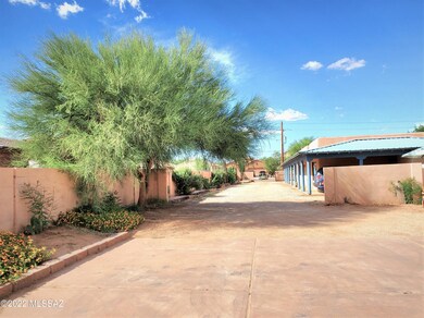 Private Walled Entry Drive