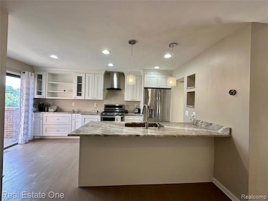 410 Willow Grove Ln unit 17, Rochester Hills, MI 48307 - photo 2