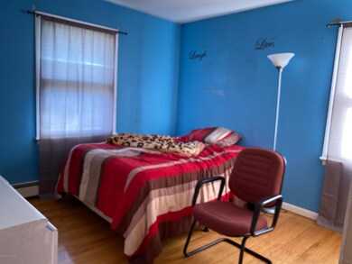 121 N 3rd St, Stroudsburg, PA 18360 - photo 7