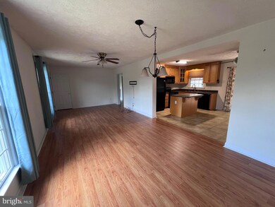 205 Southridge Dr, Berkeley Springs, WV 25411 - photo 3