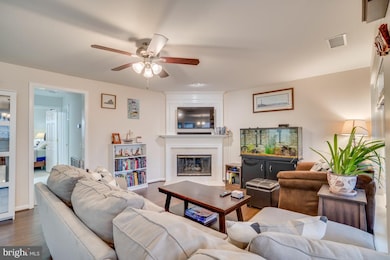 9284 Cardinal Forest Ln unit A, Lorton, VA 22079 - photo 3