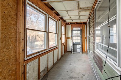 26 Daniels Ave, Elgin, IL 60120 - photo 2