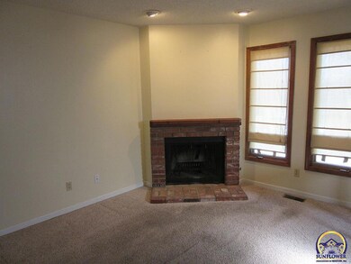 3615 SW Eveningside Dr, Topeka, KS 66614 - photo 4