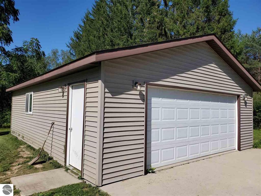 5401 E State Rd, Hale, MI 48739 - photo 2