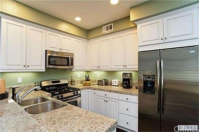 REMODELED KITCHEN W/ GRANITE COUNTERS & RECESSSED 