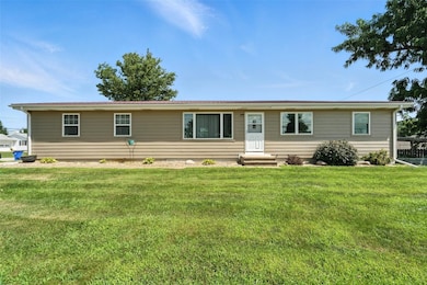 2225 26th St SW, Cedar Rapids, IA 52404 - photo 2