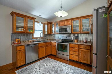 4333 Regency Place, Davenport, IA 52806 - photo 3