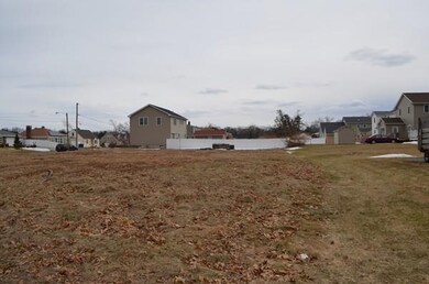 137 S Branch Pkwy, Springfield, MA 01118 - photo 6