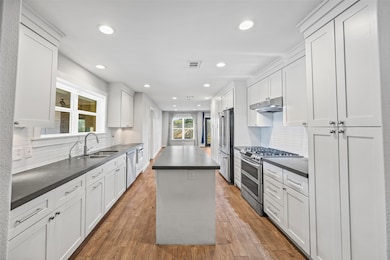 9715 Greenwillow St, Houston, TX 77096 - photo 5