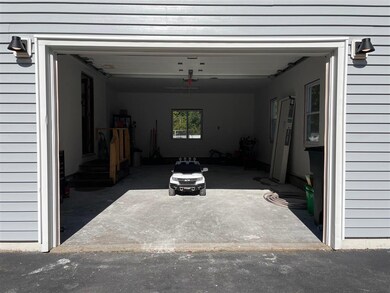 1054 Banfield Rd, Portsmouth, NH 03801 - photo 2