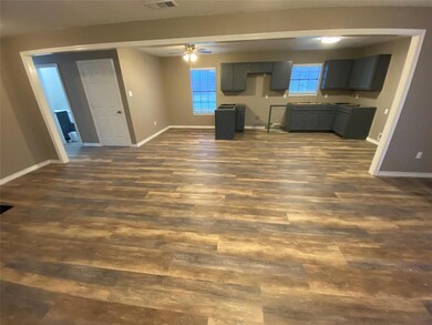 1502 Daffan Ave, Ennis, TX 75119 - photo 3