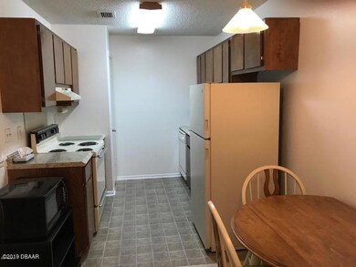 Kitchen w/Dining Area