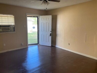 1109 45th St unit B, Lubbock, TX 79412 - photo 2