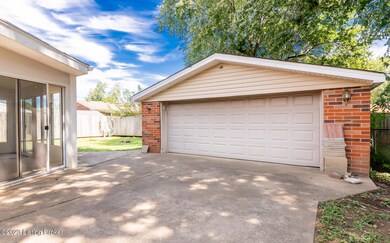 9203 Burlwood Ct, Louisville, KY 40229 - photo 4