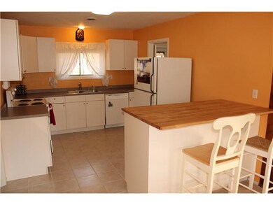 Kitchen. Kitchen with breakfast bar and ceramic ti