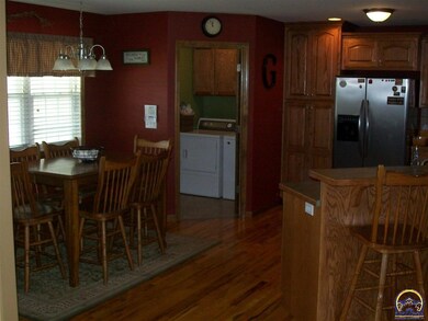 3312 SW 47th Ct, Topeka, KS 66610 - photo 4