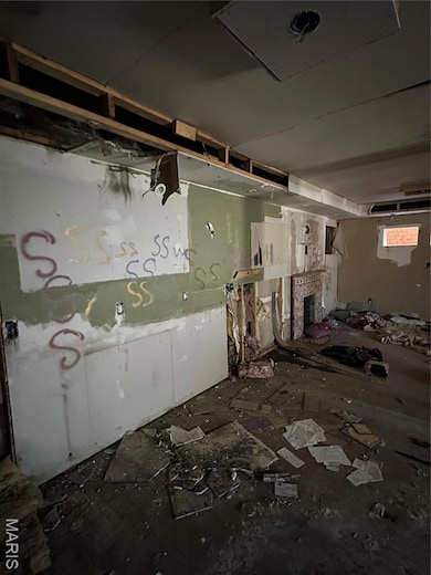 104 N Maple St, Christopher, IL 62822 - photo 3