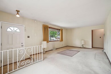 10-web-or-mls-1590-selkirk-rd