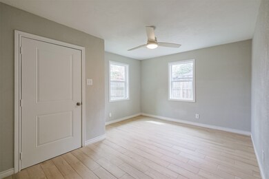 7023 Venus St, Houston, TX 77088 - photo 5