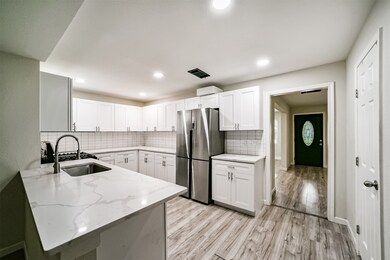 7719 Hereford St, Houston, TX 77087 - photo 5