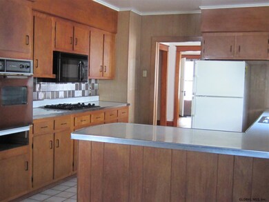 38 Holmes Ct, Albany, NY 12209 - photo 7