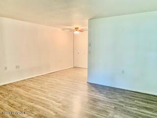 318C Living Room Toward Dining Area