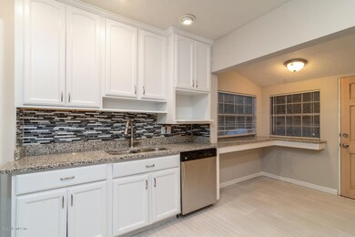 9601 Macarthur Ct S, Jacksonville, FL 32216 - photo 5