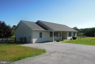 124 Freshwater Dr, Bunker Hill, WV 25413 - photo 2