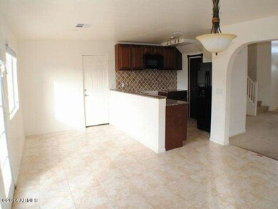 FHA Case 023-342281 - Family Room (5)