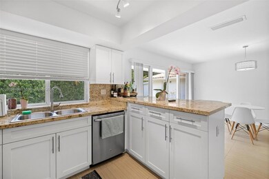 811 Capri St, Coral Gables, FL 33134 - photo 6