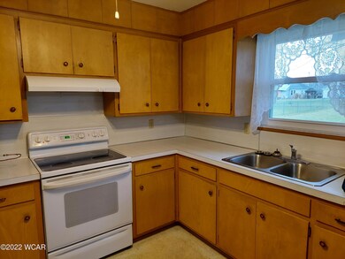 807 N Blackhoof St, Wapakoneta, OH 45895 - photo 6