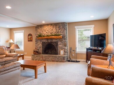 17860 Crag Ln unit 2, Sunriver, OR 97707 - photo 3