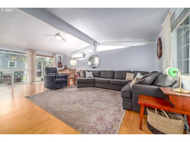 1072 President St, Eugene, OR 97401 - photo 5