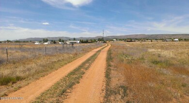 24755 N Stump Rd, Paulden, AZ 86334 - photo 2