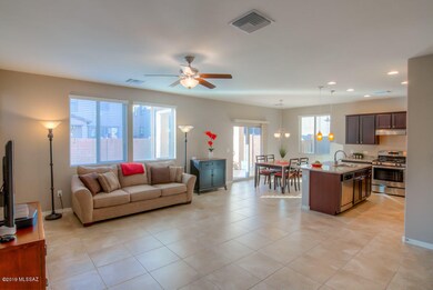 7 Living Room photo a