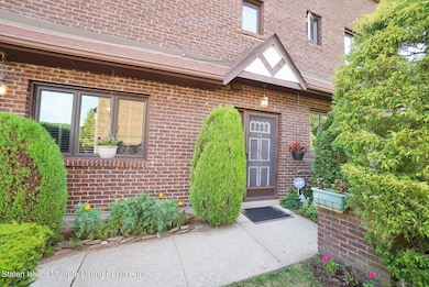 26 Fox Hunt Ct, Staten Island, NY 10301 - photo 2