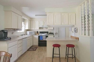 1410 Bonita Cir, Medford, OR 97504 - photo 3