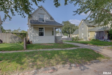 2312 W 1st St, Davenport, IA 52802 - photo 2