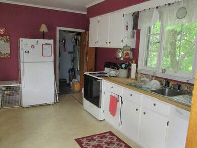 39 Highland Ave, Millinocket, ME 04462 - photo 3