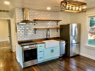 204 S Edison St, Fredericksburg, TX 78624 - photo 2