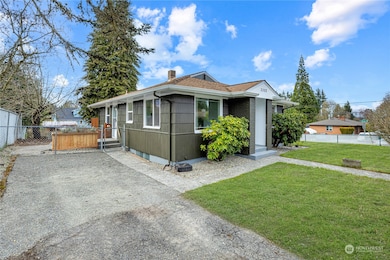 3302 Grandview Dr W, University Place, WA 98466 - photo 2