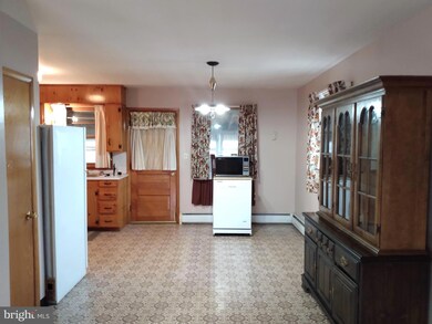 637 Hamilton Ave, Chambersburg, PA 17202 - photo 7