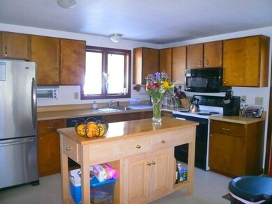 219 Carriage Hill Rd, Brattleboro, VT 05301 - photo 4