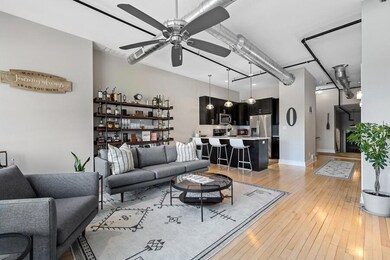 06_2214SStateUnit107_165_LivingRoom_LowR