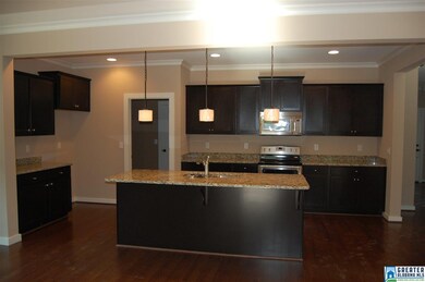 Beautiful large kitchen with granite counter tops,