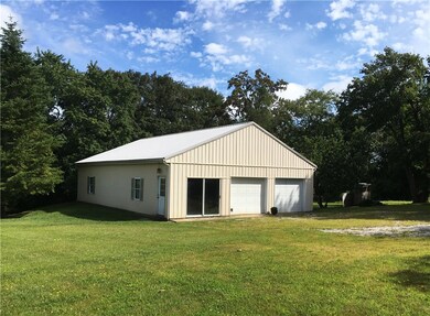 Approx. 1700 sq.ft. pole barn features 4+ car park