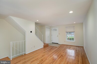 20590 Strath Haven Dr, Montgomery Village, MD 20886 - photo 4