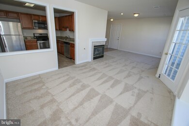 8209 Crossbrook Ct unit 201, Lorton, VA 22079 - photo 5