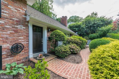 9117 Hamilton Dr, Fairfax, VA 22031 - photo 2